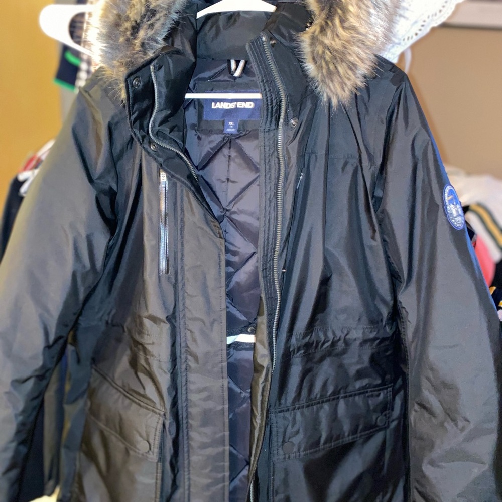 Women’s Lands End 2021 style Expedition Parka.  Black.  XL.
